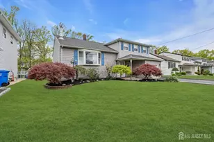 17 Hollywood Dr, Woodbridge Township, NJ 07095 - Photo 2