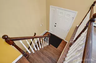 1 Wakefield Dr, Edison, NJ 08820 - Photo 4