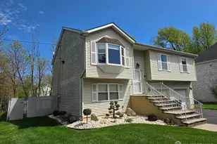 1 Wakefield Dr, Edison, NJ 08820 - Photo 2