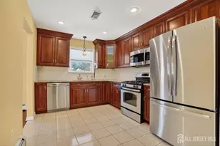1 Wakefield Dr, Edison, NJ 08820 - Photo 10