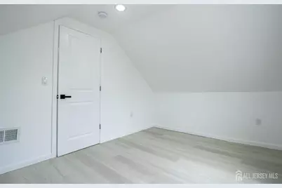 25 Menlo Avenue, Menlo Park Terrace, NJ 08840 - Photo 46
