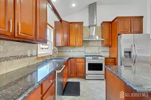 95 E Calvert Ave, Edison, NJ 08820 - Photo 16