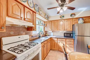 25 Hill Rd, Edison, NJ 08817 - Photo 16