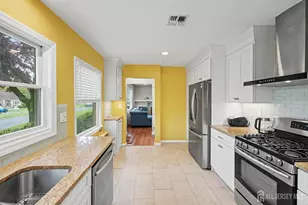 10 Sunset Blvd, East Brunswick Township, NJ 08816 - Photo 4
