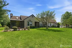19 Ingram Dr, Monroe Township, NJ 08831 - Photo 4