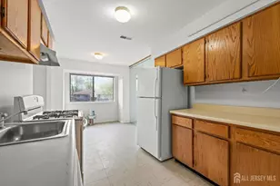 823 Edison Glen Terrace, Edison, NJ 08837 - Photo 6
