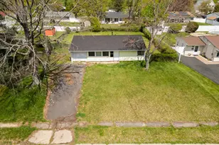 39 Richford Rd, South Brunswick Township, NJ 08824 - Photo 2