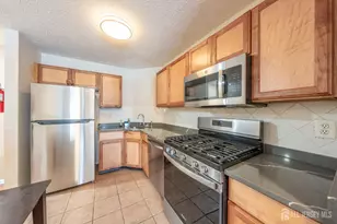 28 Inverness Dr, Edison, NJ 08820 - Photo 2