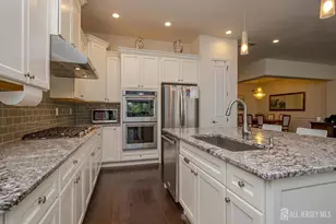 7 Ryder Ct, Monroe Township, NJ 08831 - Photo 2