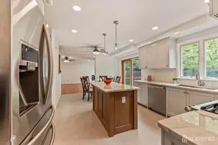 19 Aspen Cir, Edison, NJ 08820 - Photo 8