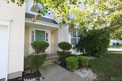 27 Pin Oak Drive, North Brunswick Township, NJ 08902 - Photo 2