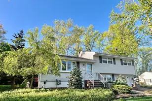 51 Salem Ct, Metuchen, NJ 08840 - Photo 2