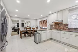 8 Constitution Ct, East Brunswick Township, NJ 08816 - Photo 20