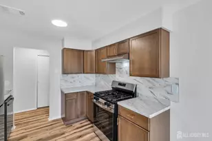 812 Green Hollow Dr, Iselin, NJ 08830 - Photo 10