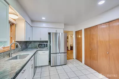 688 Grove Avenue, Edison, NJ 08820 - Photo 16