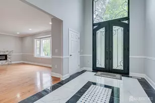 22 Mary Ellen Dr, Edison, NJ 08820 - Photo 4