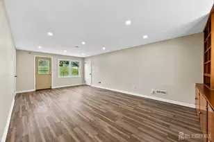 21 Starlit Dr, Middlesex, NJ 08846 - Photo 4