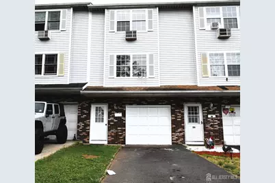 31 Larch Street, Carteret, NJ 07008 - Photo 2