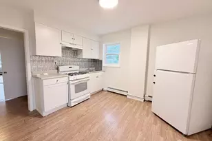44 E Tappen St, Port Reading, NJ 07064 - Photo 4