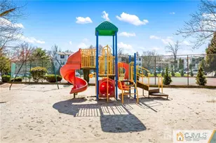 400 Lancaster Ct, Piscataway Township, NJ 08854 - Photo 4