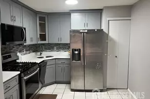 102 Albury Way, North Brunswick Township, NJ 08902 - Photo 10