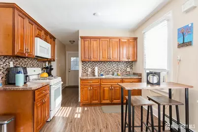 24 Hayward Avenue, Carteret, NJ 07008 - Photo 2