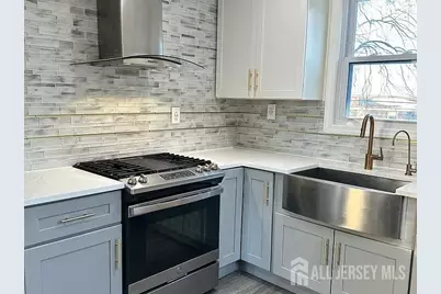 483 East Avenue #2, Sewaren, NJ 07077 - Photo 4