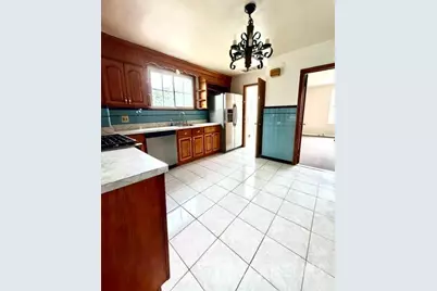 581 West Side Avenue, Perth Amboy, NJ 08861 - Photo 2