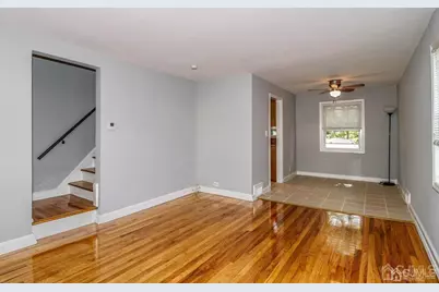 9 Macarthur Drive, Edison, NJ 08837 - Photo 2