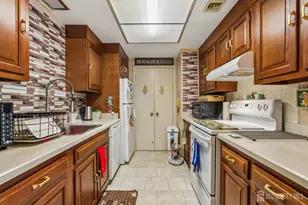 157 Pelham Ln, Monroe Township, NJ 08831 - Photo 8