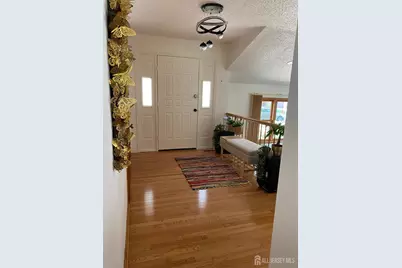8 Teaberry Drive, Edison, NJ 08820 - Photo 4