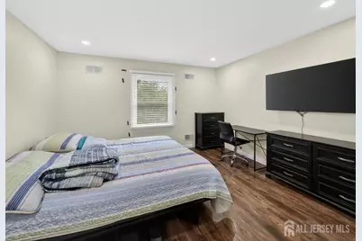 172 Roosevelt Avenue #B, Carteret, NJ 07008 - Photo 10