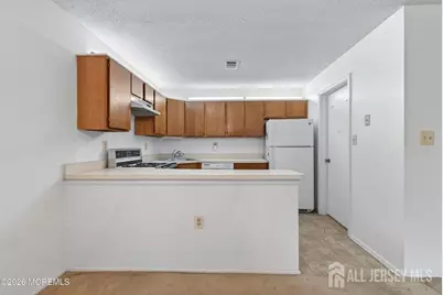 318 Wycoff Way W, East Brunswick Township, NJ 08816 - Photo 4