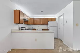 318 Wycoff Way W, East Brunswick Township, NJ 08816 - Photo 4
