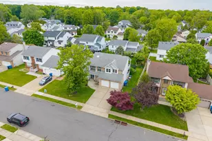 36 Lynn Ct, North Brunswick Township, NJ 08902 - Photo 2