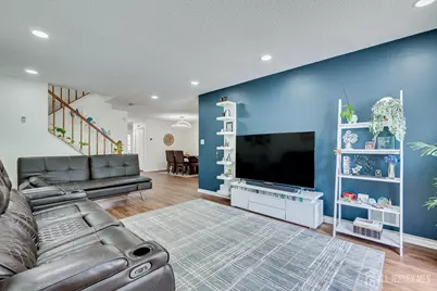 216 Amethyst Way #313, Franklin Township, NJ 08823 - Photo 2