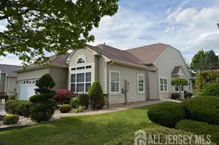 129 Valencia Dr, Monroe Township, NJ 08831 - Photo 2