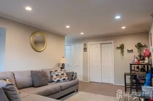 200 Sierra Ct, Middlesex, NJ 07095 - Photo 2