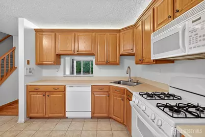 134 Pear Tree Lane, Franklin Township, NJ 08823 - Photo 4
