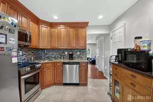 103 Aspen Dr, North Brunswick Township, NJ 08902 - Photo 10
