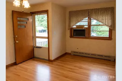 1818 W 4th Street W, Dunellen, NJ 08812 - Photo 4