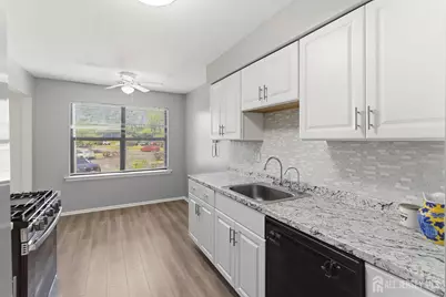 324 Sharon Garden Court, Woodbridge Township, NJ 07095 - Photo 4