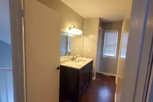 102 Lawrence Ln, New Brunswick, NJ 08901 - Photo 20