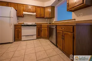 12 Sunflower Ct, Edison, NJ 08820 - Photo 2