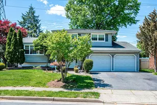 27 Eileen Way, Edison, NJ 08837 - Photo 2