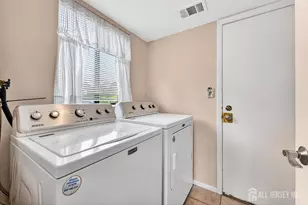 18 Westgate Dr, Edison, NJ 08820 - Photo 12