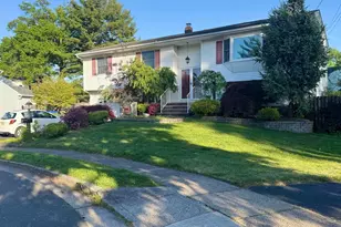 5 Timothy Ct, Edison, NJ 08837 - Photo 2