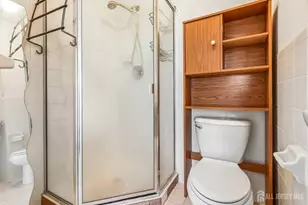 544 Great Beds Ct, Perth Amboy, NJ 08861 - Photo 16