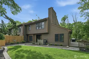 208 Hidden Hollow Ct, Edison, NJ 08820 - Photo 2