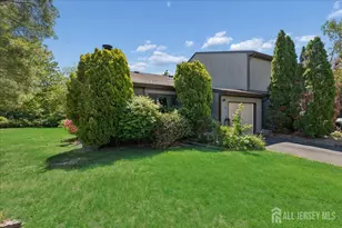 107 Bowne Ct, Old Bridge Township, NJ 07747 - Photo 2